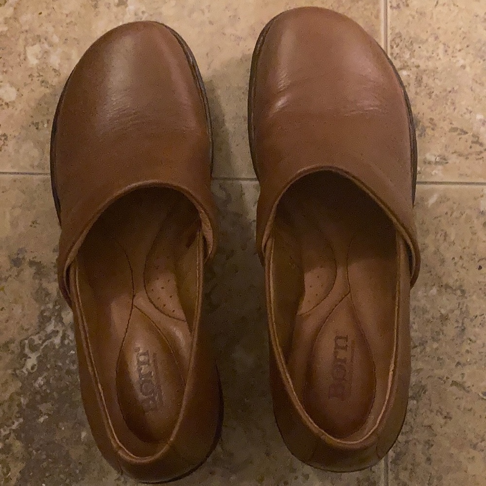 Born clogs size 9.5 almost new.